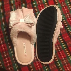Victoria’s Secret slipper small NWT